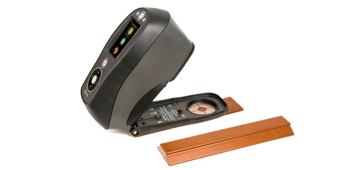 ci62 spectrophotometer measuring wood