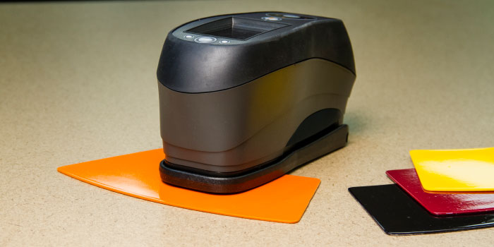 Ci64 spectrophotometer measuring colorful plastic samples