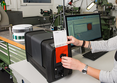 xrite-benchtop-vs-portable-spectrophotometer