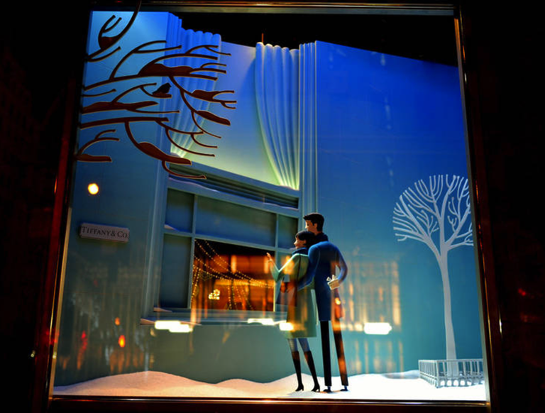 This photo of a 2015 Tiffany & Co. holiday window shows the reflective properties of glass that make color so difficult to control during production. Photo courtesy of timeout.com.