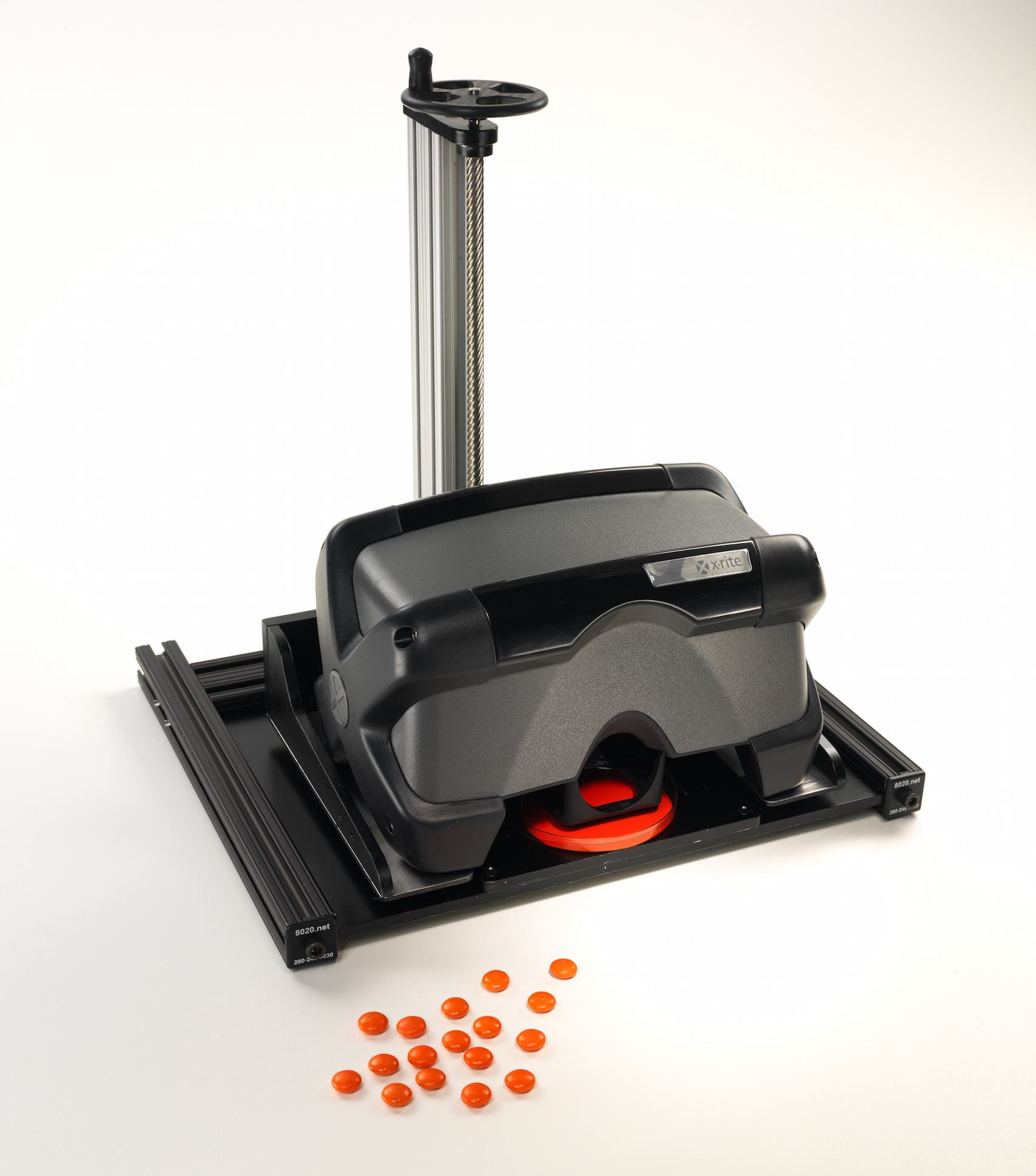 Using the VS450 non-contact spectro with gloss sensor to measure the color of small candies.