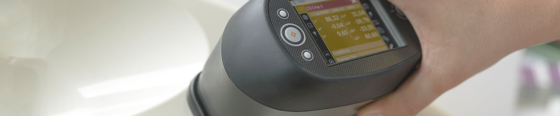 Ci6X Handheld Spectrophotometer In Use